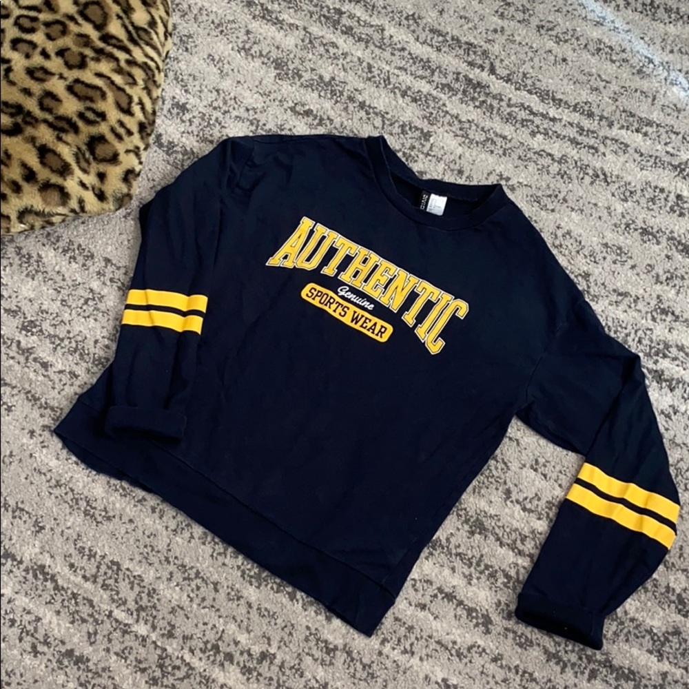sporty sweatshirt